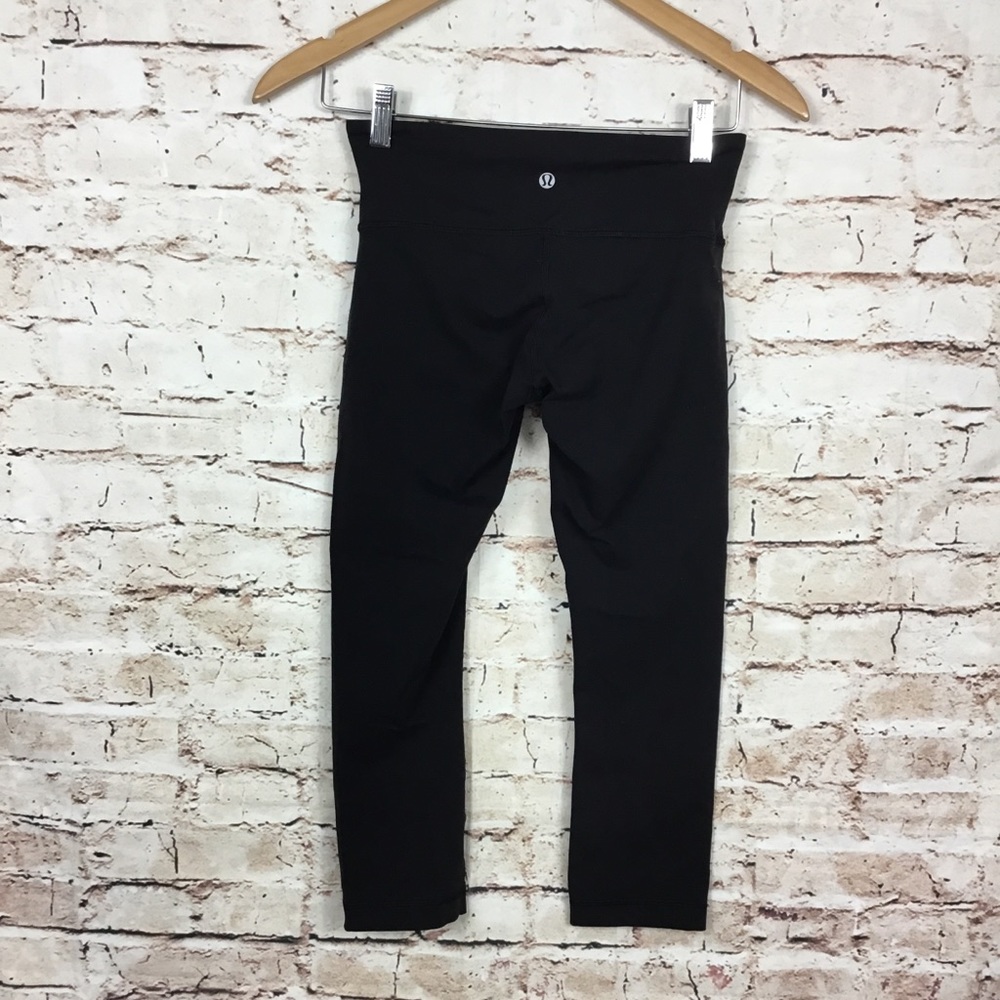 Lululemon Black Wunder Under Crop - Picture 6 of 7